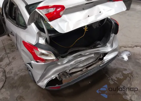 2013 Ford Focus S z USA, uszkodzony, nr VIN 1FADP3E21DL383952